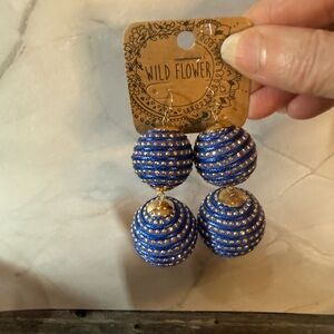 NWT Wild Flower Blue and Gold Beaded Earrings